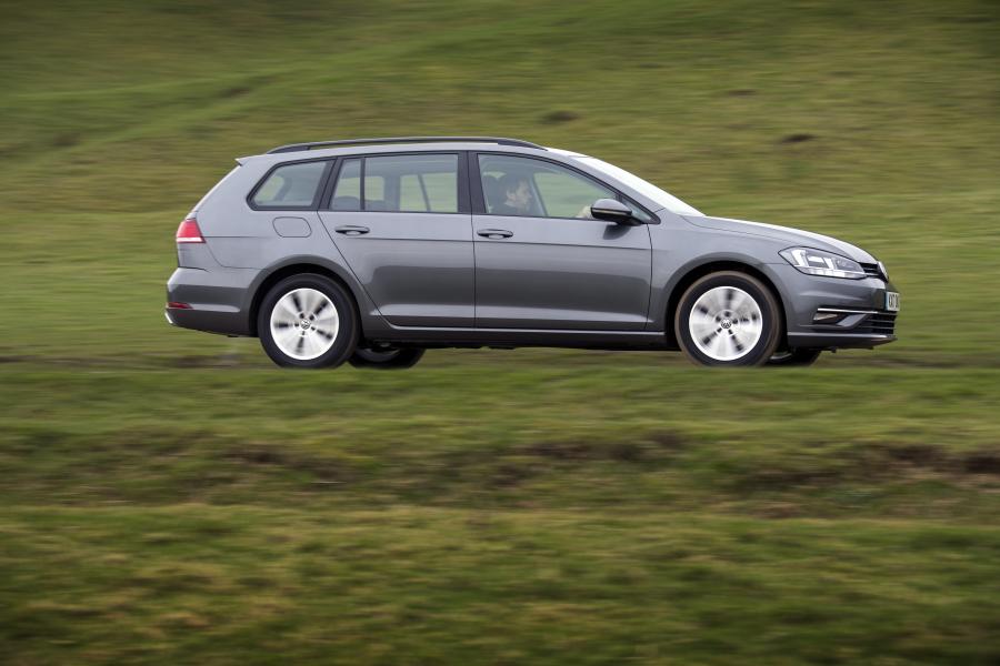  Volkswagen Golf TSI Estate 2017 года  (UK) (фото 11 из 24)
